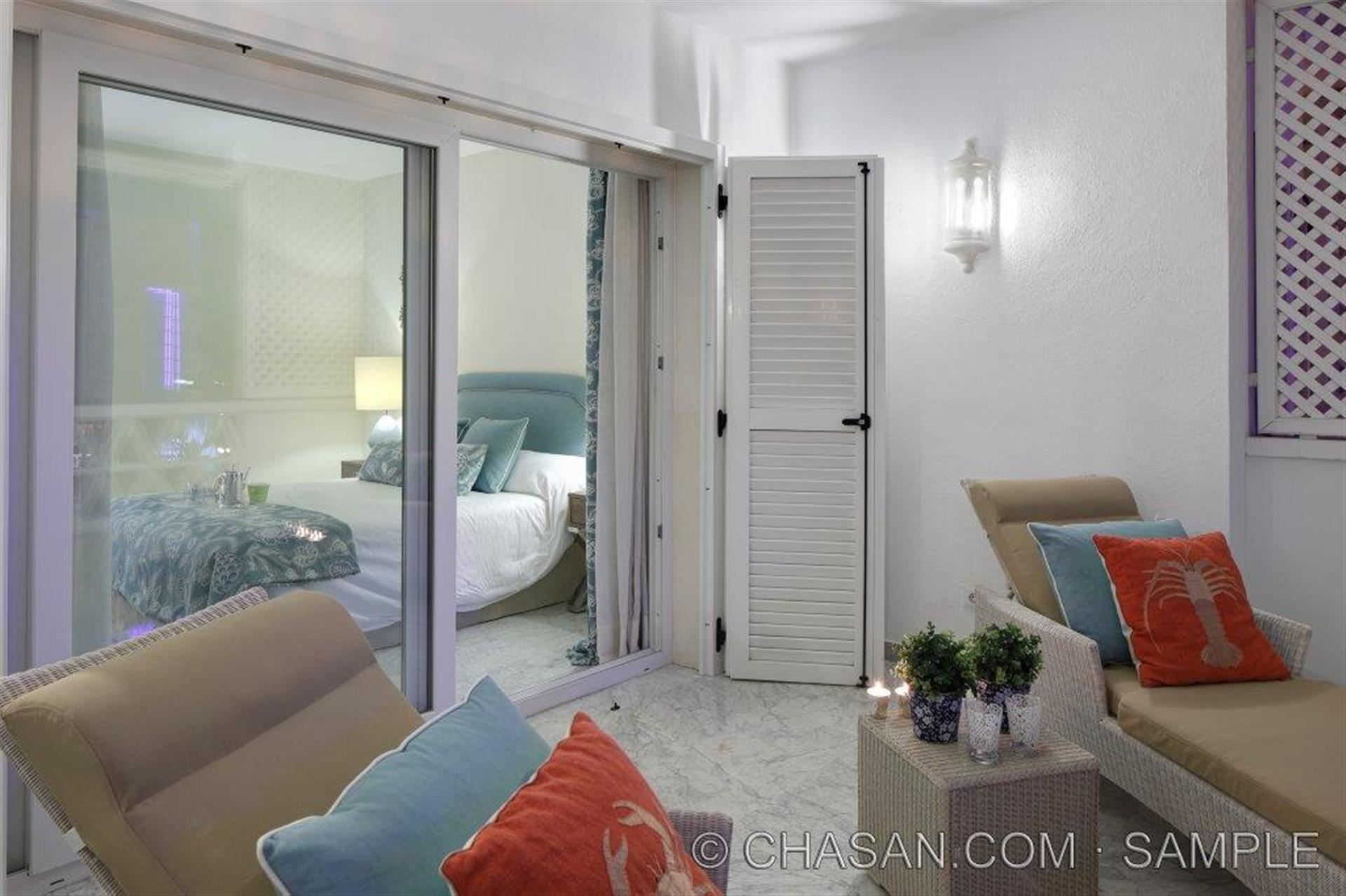 3 Bedroom Apartment in Marbella - Photo 2