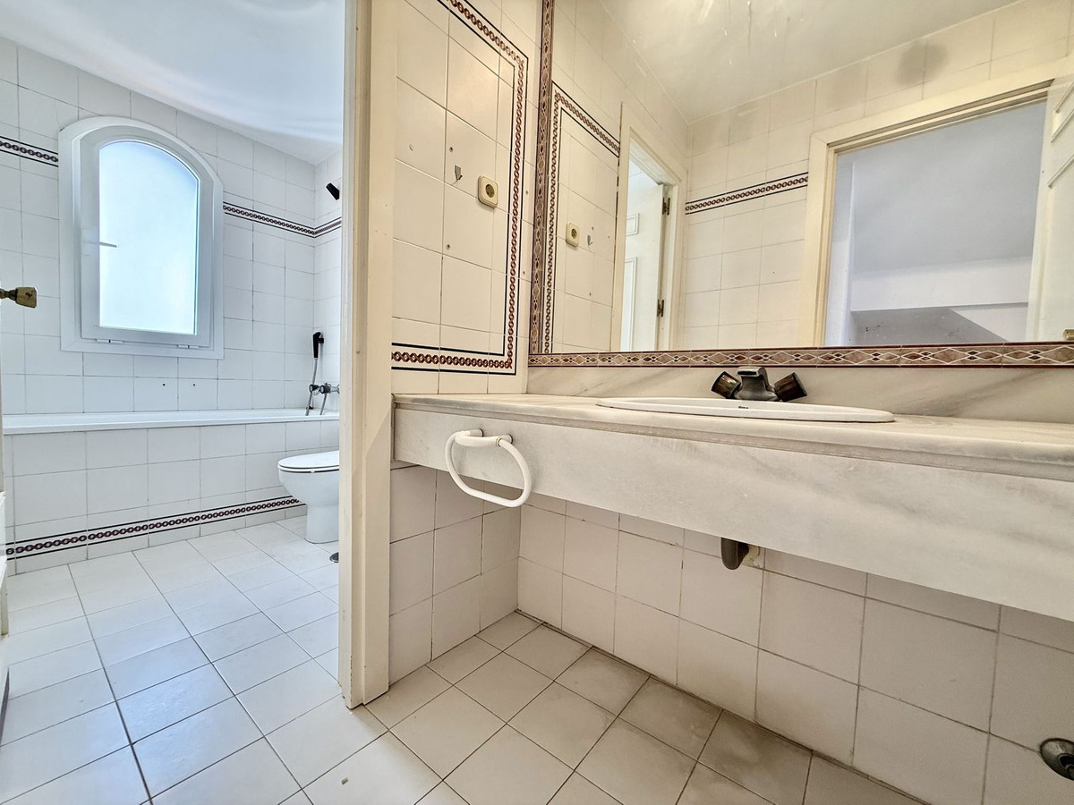 3 Bedroom Townhouse in Marbella - Photo 24