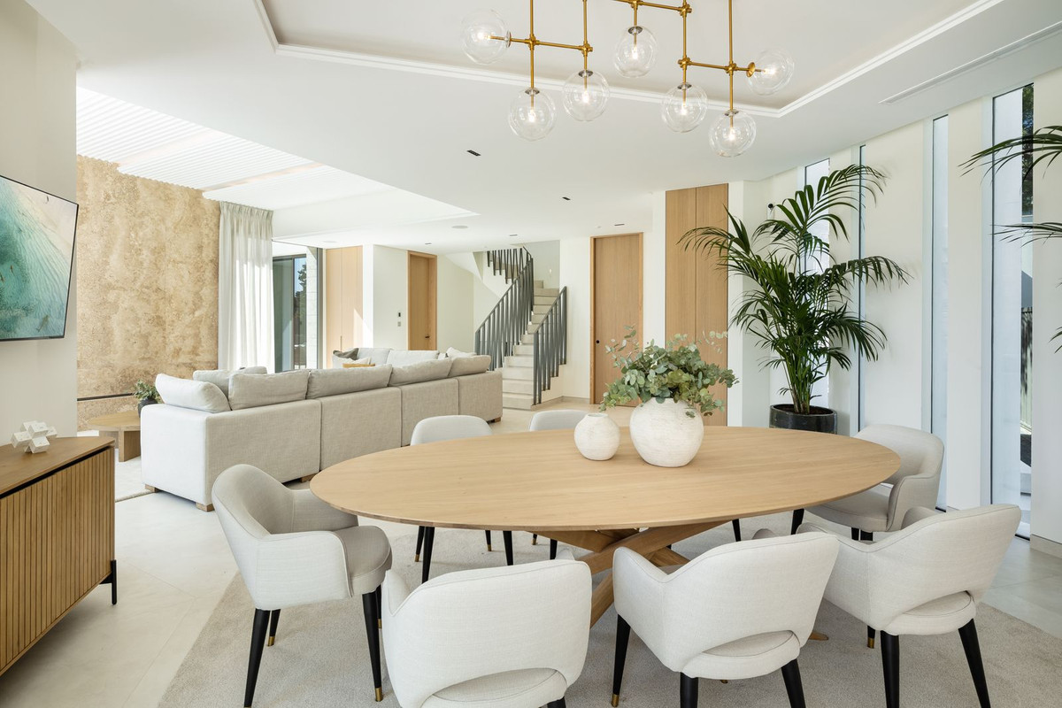 5 Bedroom Villa in Marbella - Photo 18