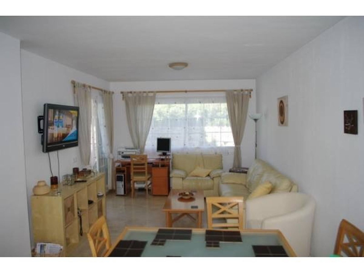 2 Bedroom Apartment in Mijas - Photo 12