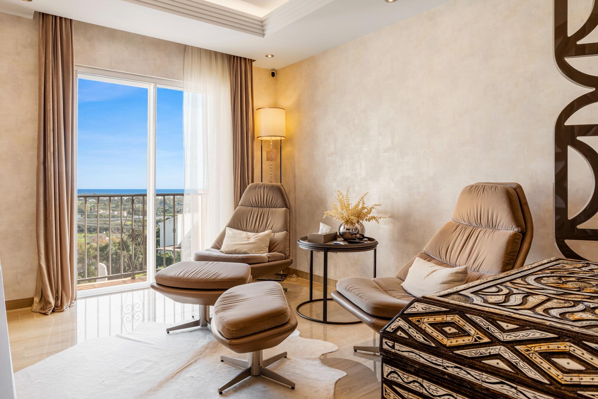 4 Bedroom Penthouse in Benahavís - Photo 19