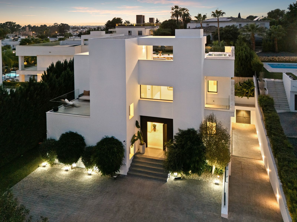 5 Bedroom Villa in Marbella - Photo 48