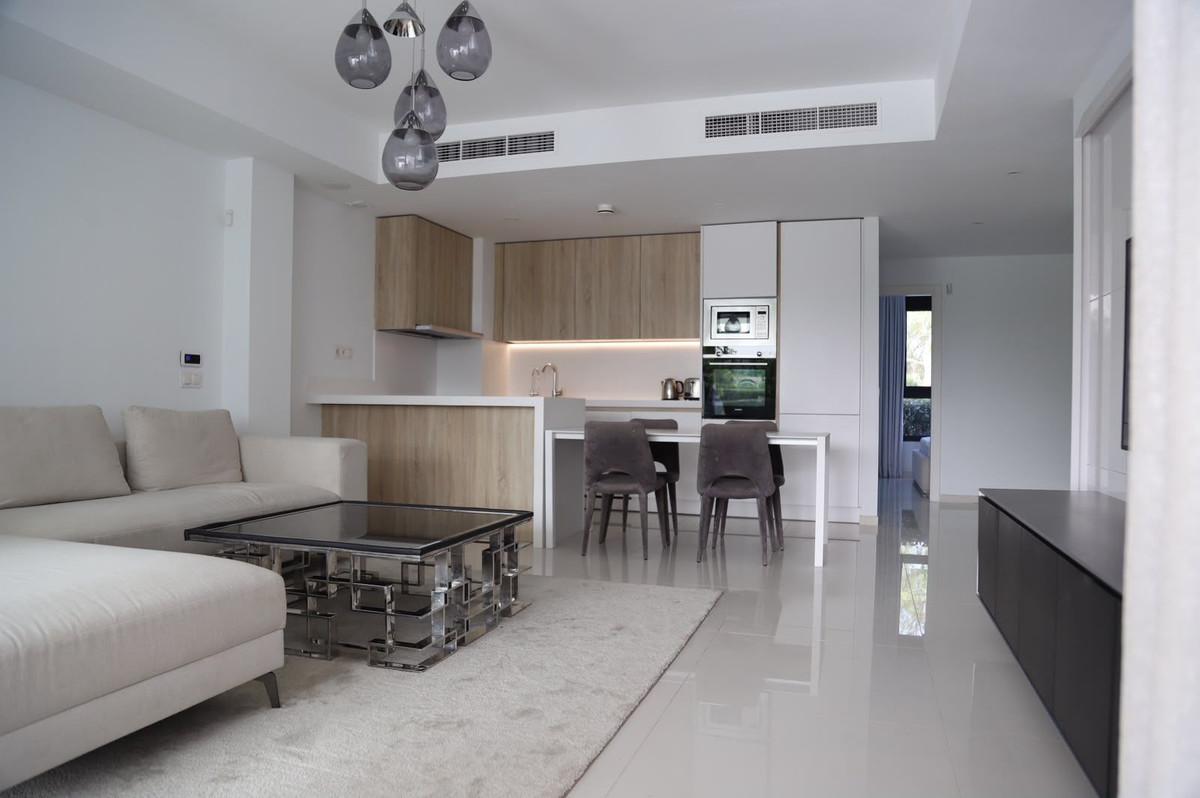3 Bedroom Apartment in Estepona - Photo 24