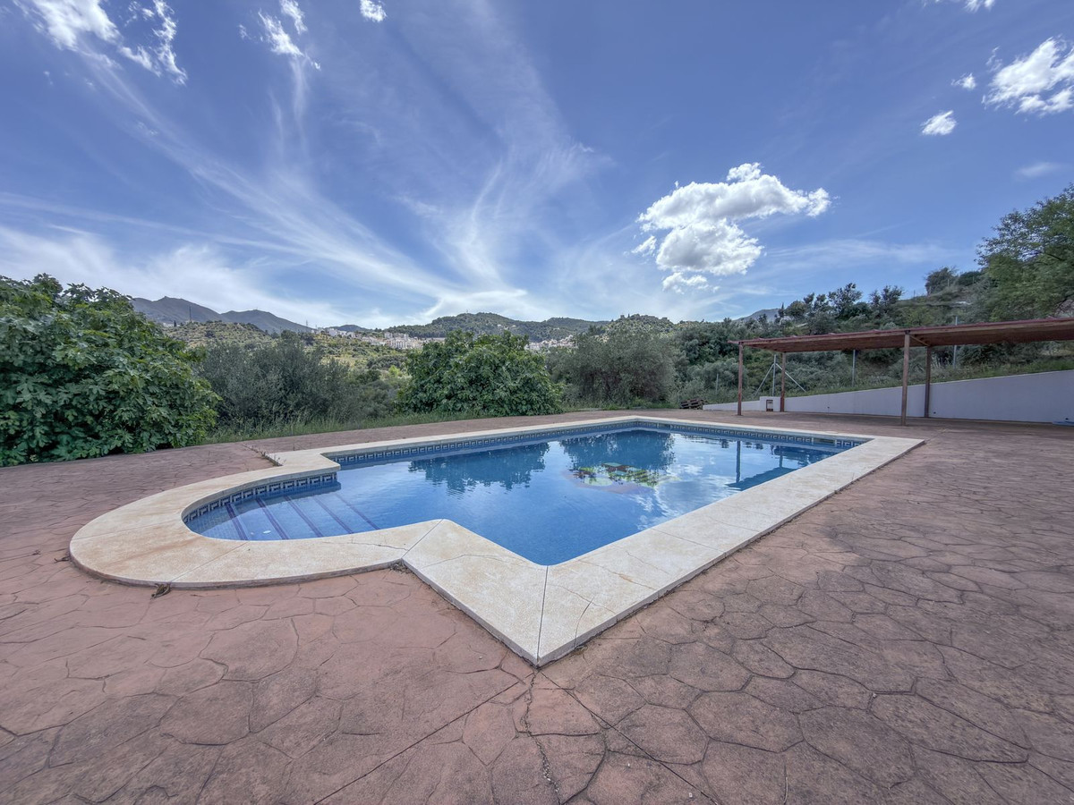 Country house in Monda