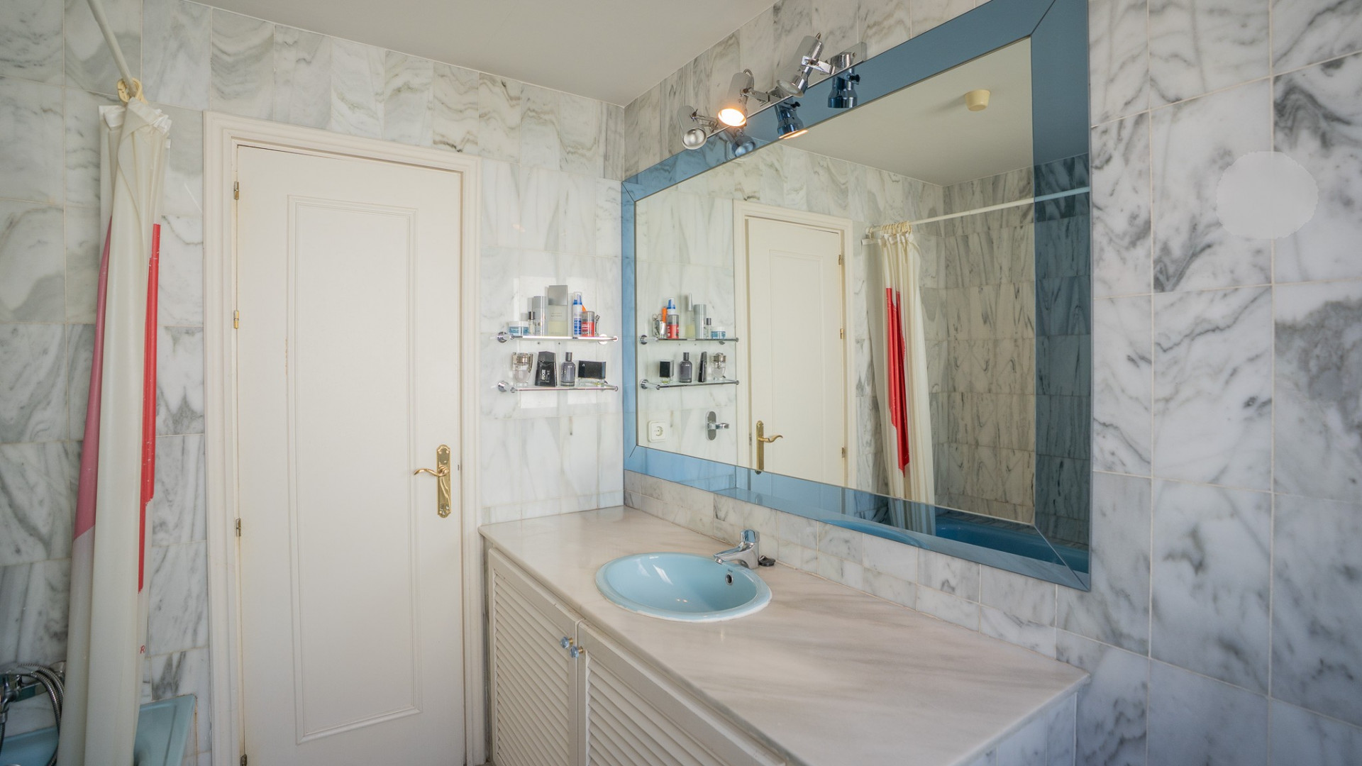 4 Bedroom Villa in Marbella - Photo 19