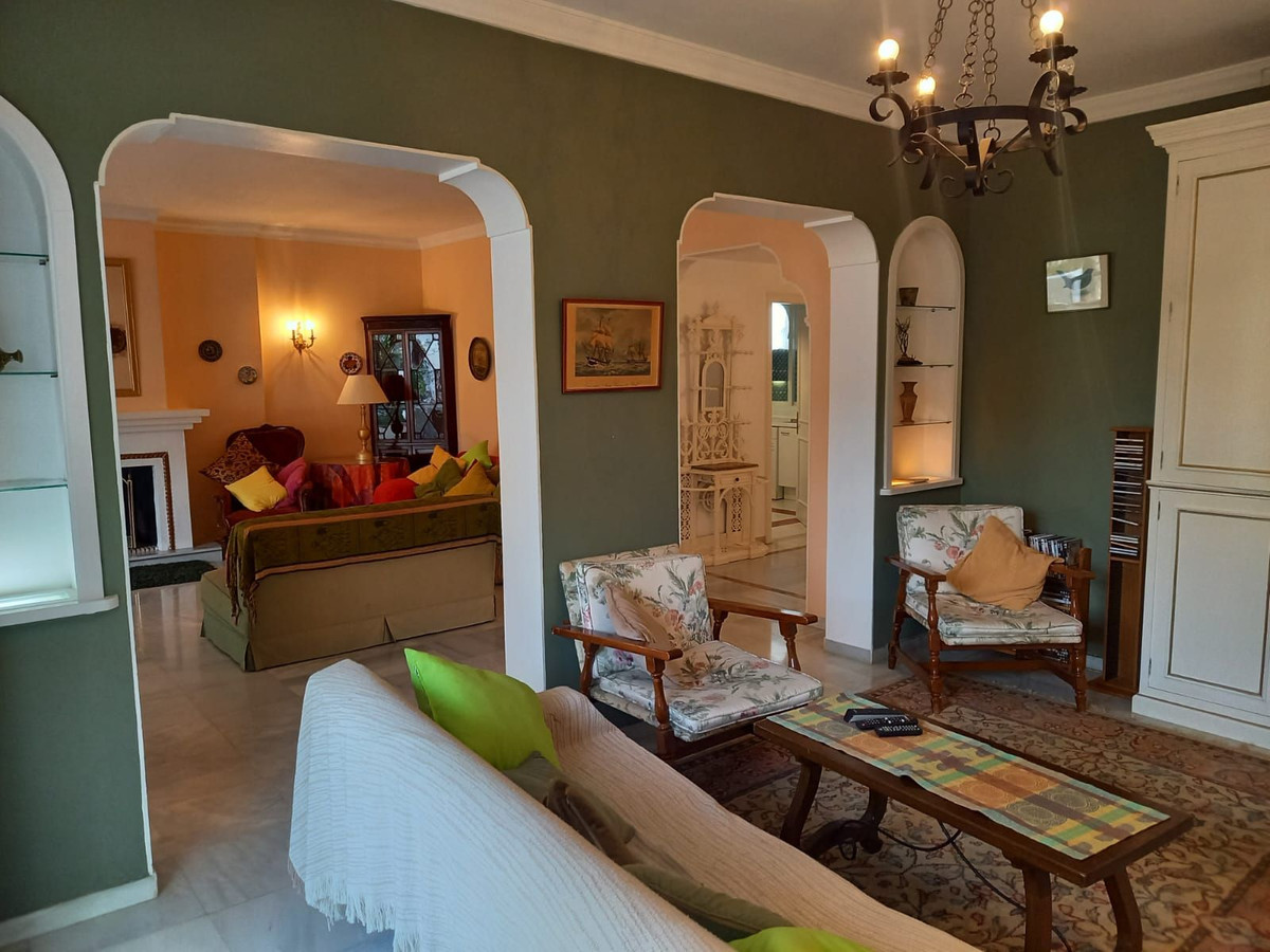 3 Bedroom Apartment in Estepona - Photo 13