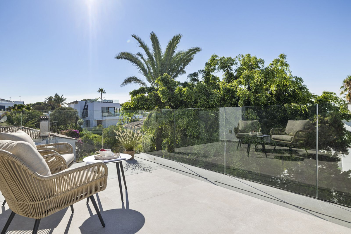 5 Bedroom Villa in Marbella - Photo 35