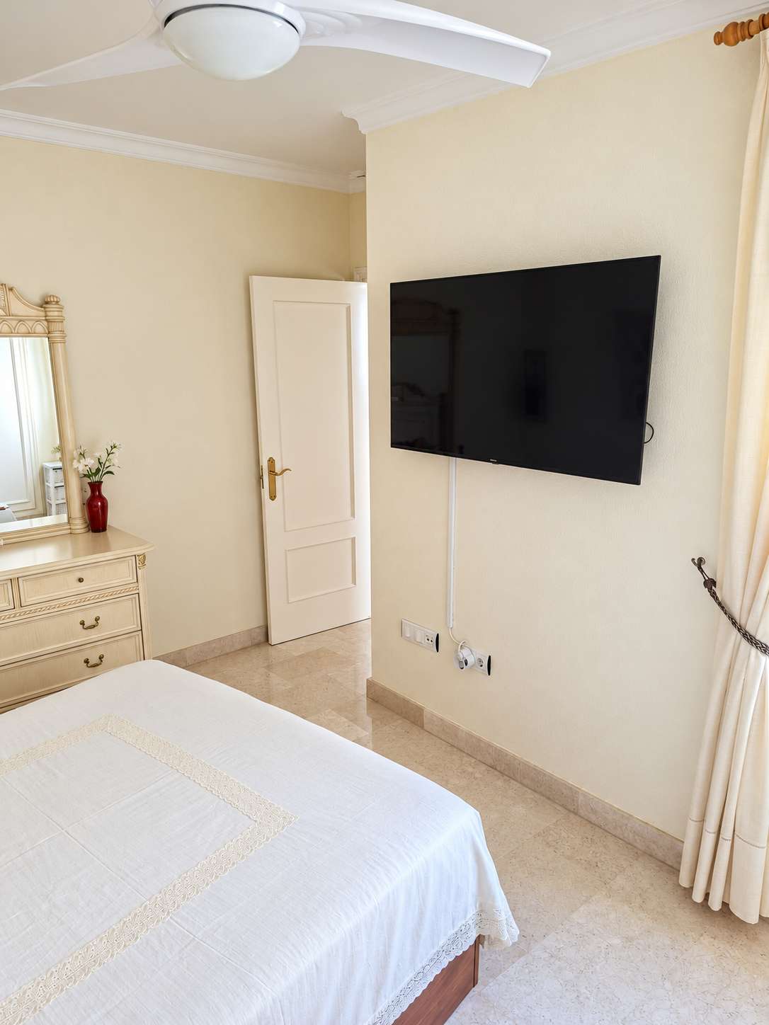 2 Bedroom Penthouse in Fuengirola - Photo 12