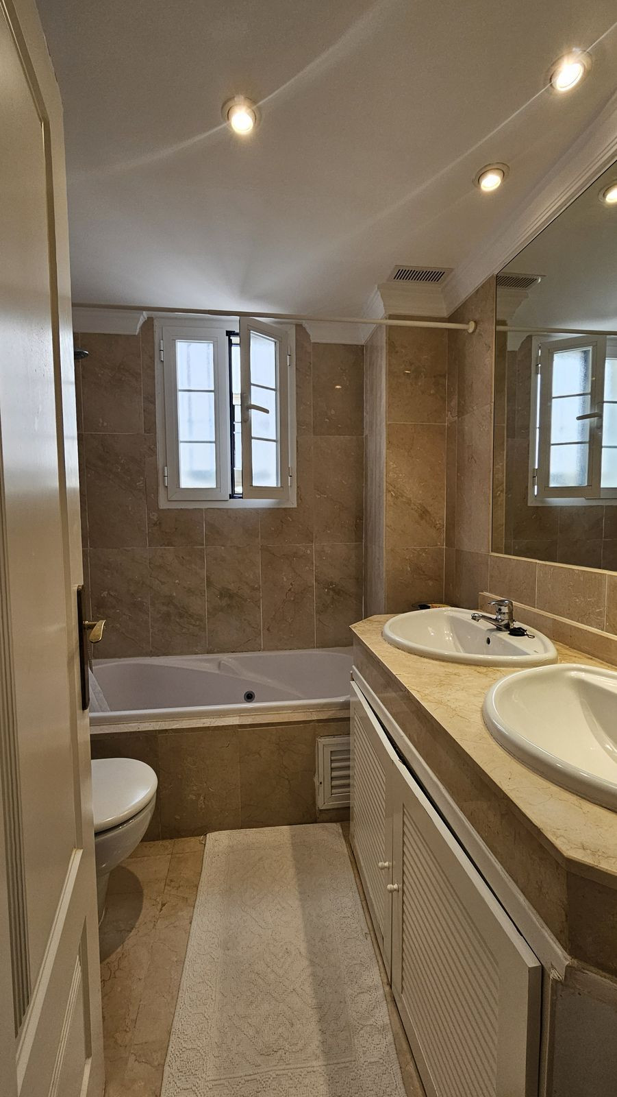 4 Bedroom Townhouse in San Pedro de Alcántara - Photo 33
