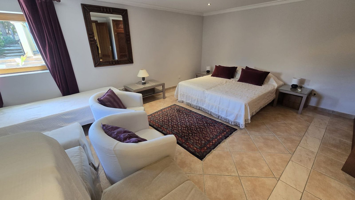 7 Bedroom Villa in Marbella - Photo 56