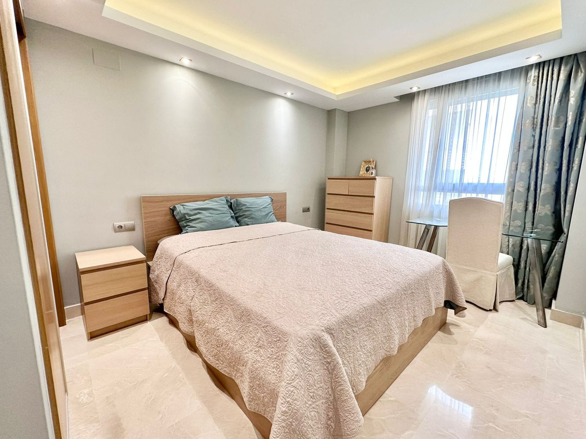 3 Bedroom Apartment in San Pedro de Alcántara - Photo 4