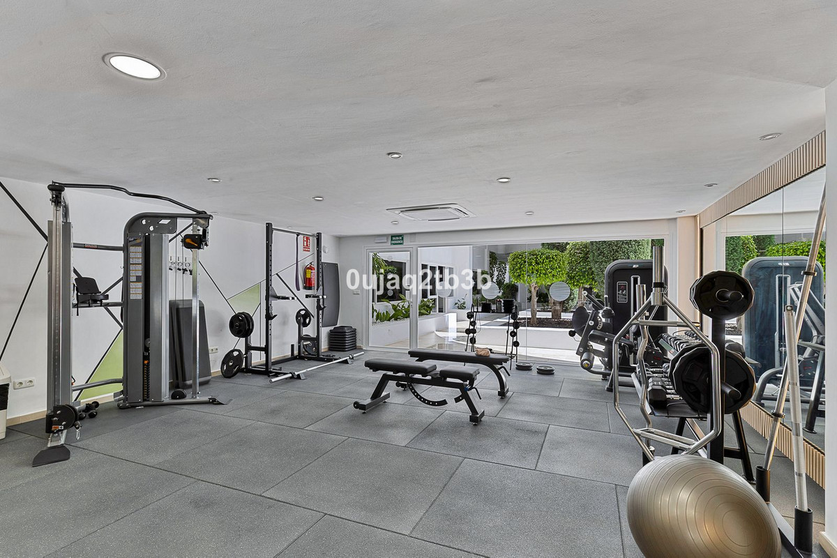 3 Bedroom Apartment in Marbella - Photo 32