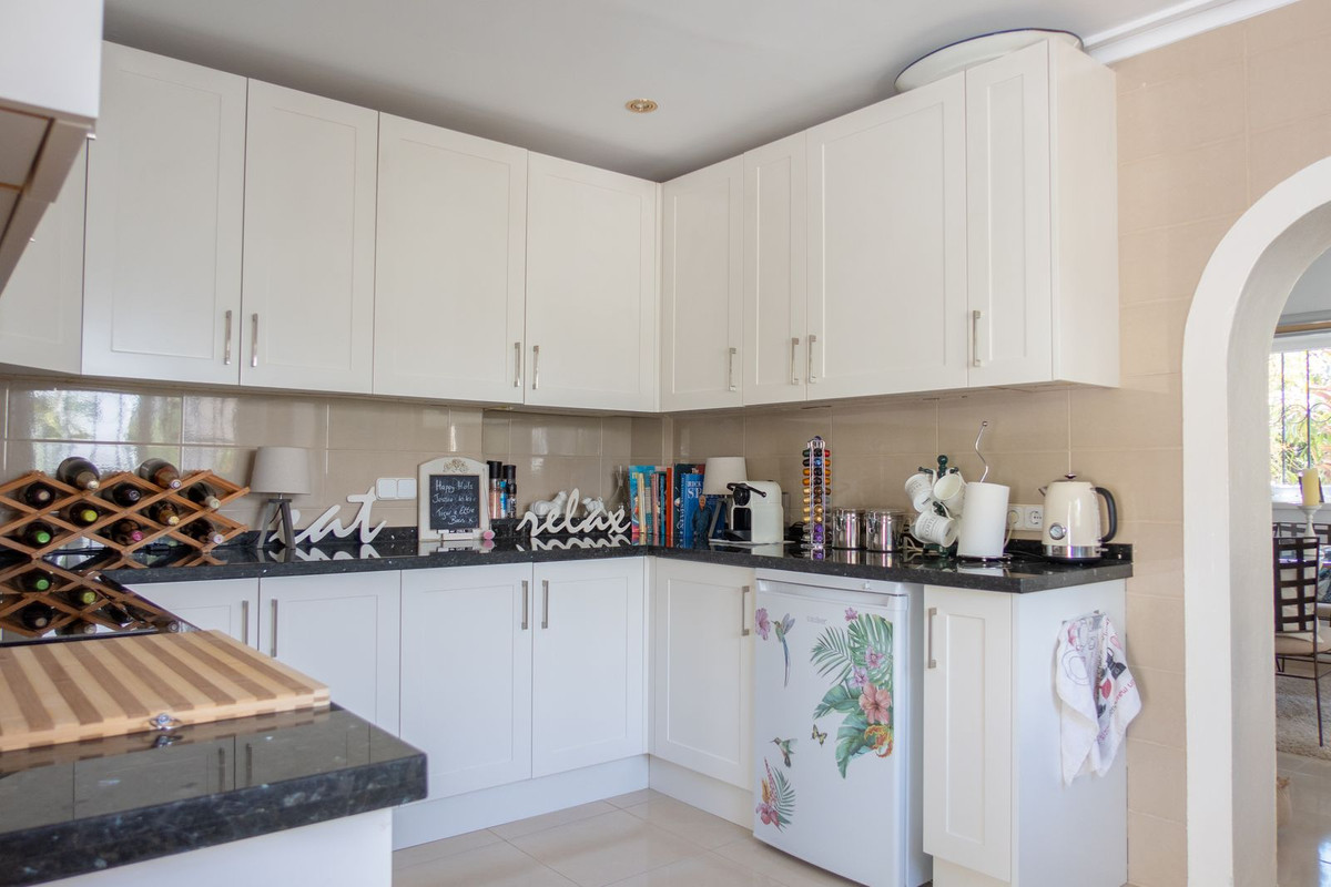 3 Bedroom Villa in Estepona - Photo 2