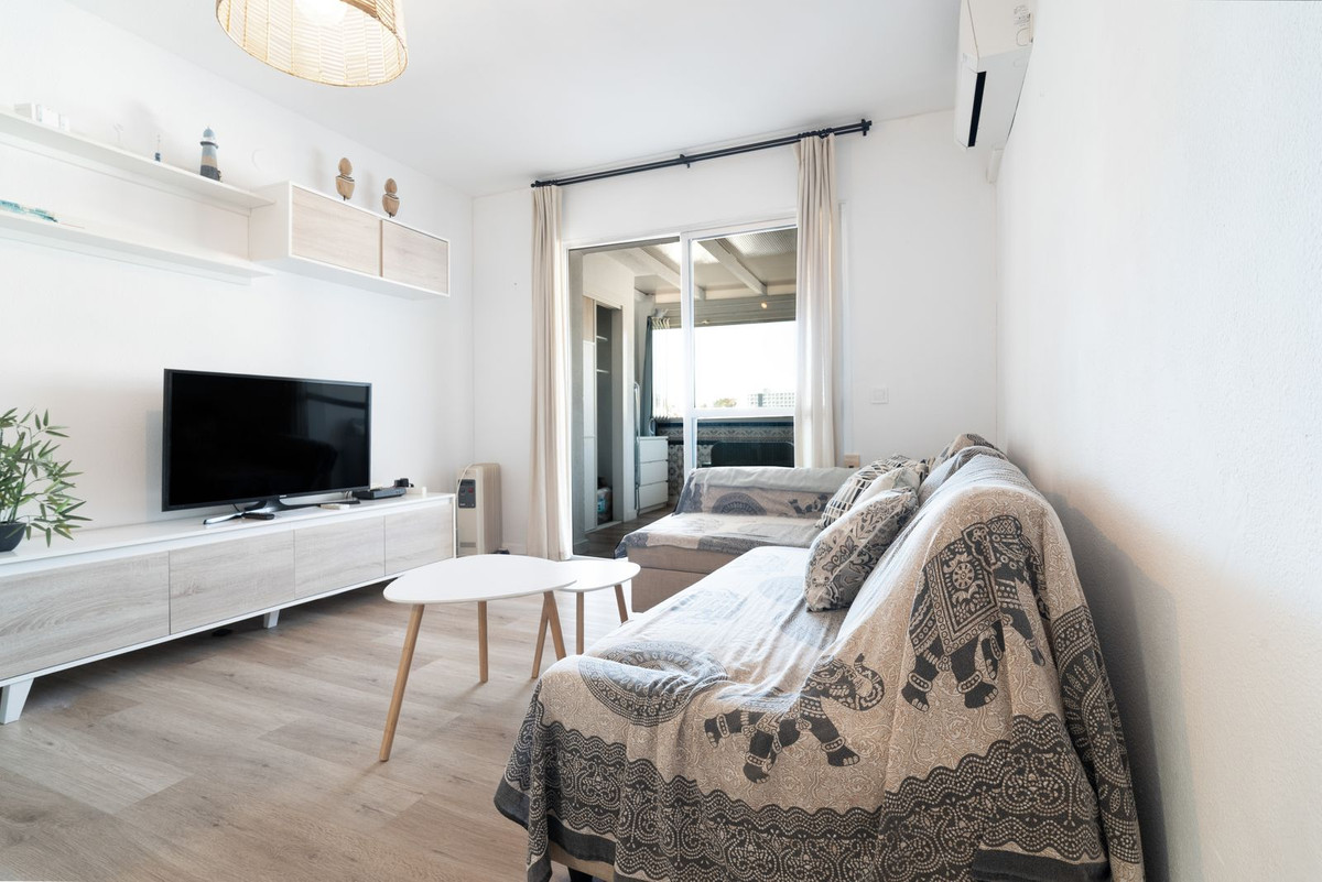 1 Bedroom Apartment in Benalmádena - Photo 8
