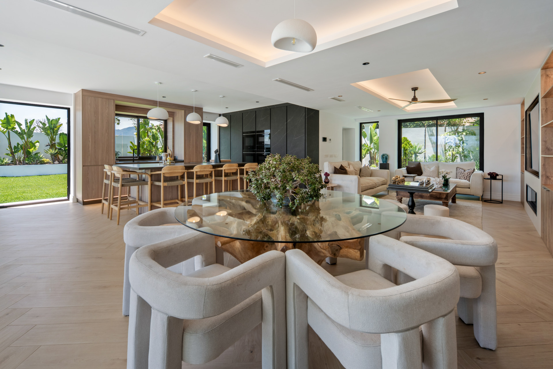 6 Bedroom Villa in Estepona - Photo 5