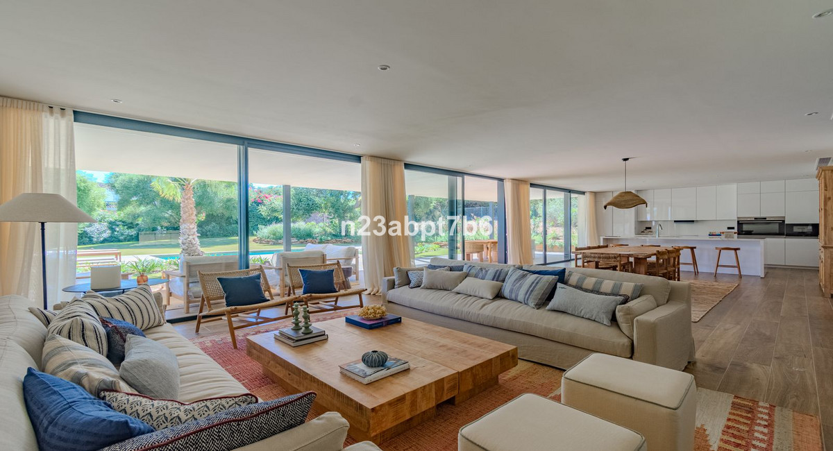 5 Bedroom Villa in Sotogrande - Photo 2