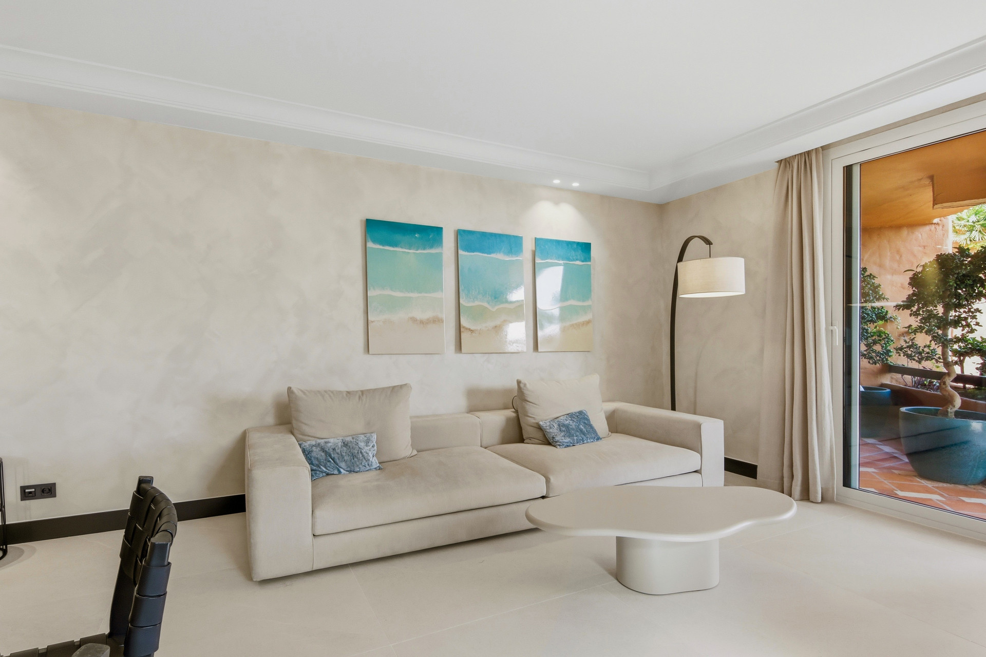 2 Bedroom Apartment in Estepona - Photo 4