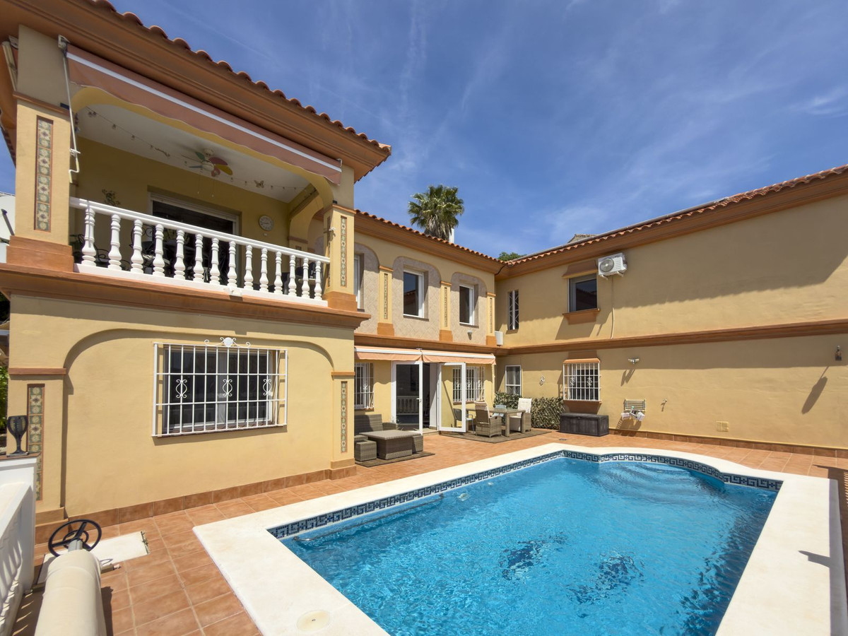5 Bedroom Villa in Coín - Photo 2