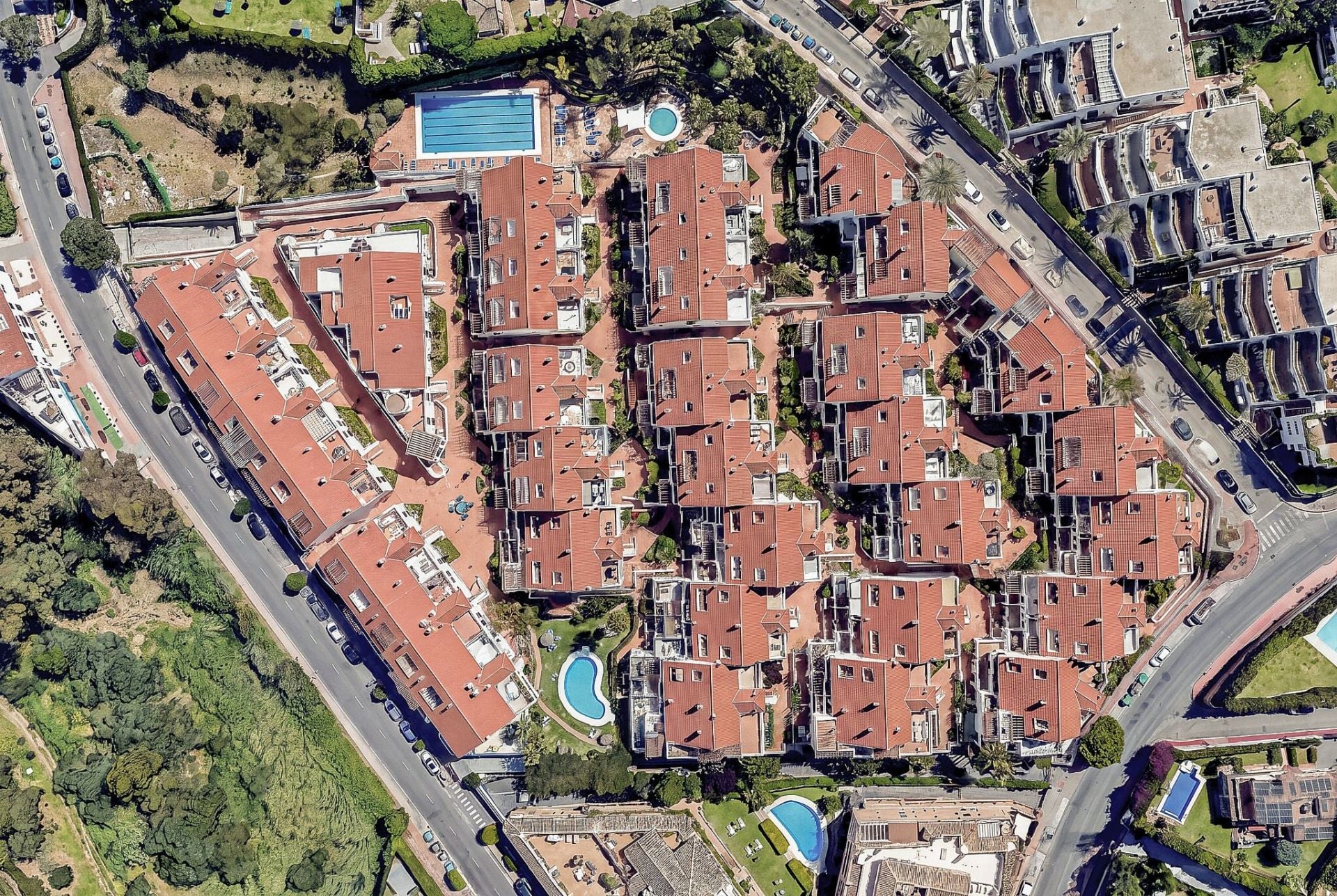 2 Bedroom Apartment in Marbella - Photo 25