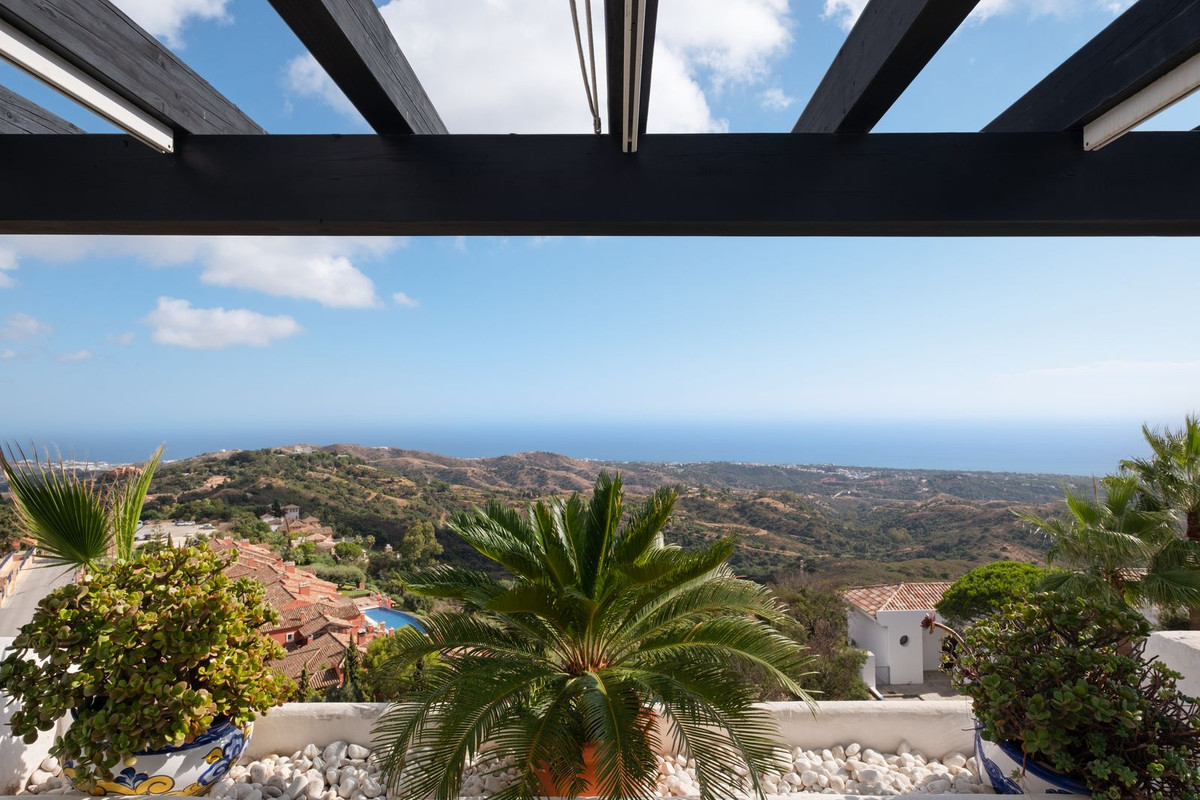 2 Bedroom Apartment in Marbella