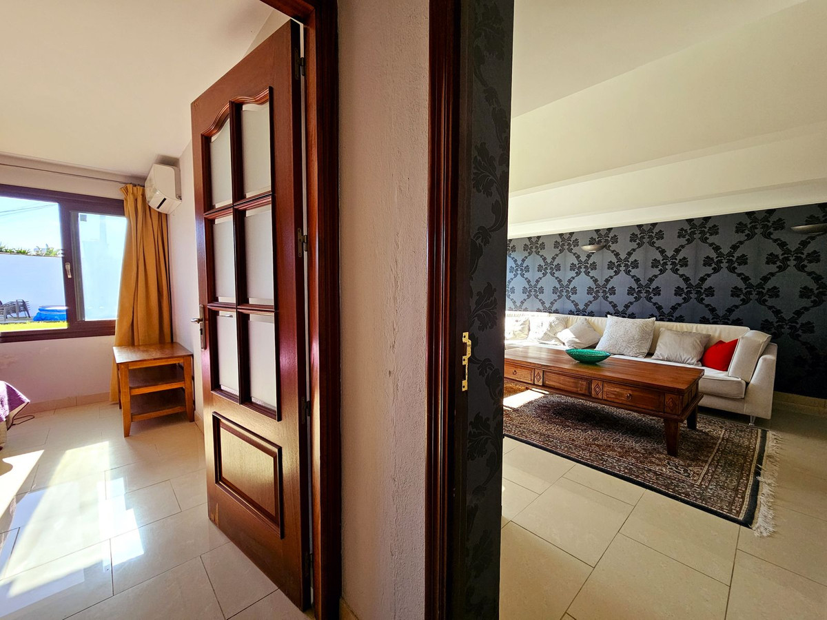 6 Bedroom Villa in Estepona - Photo 13
