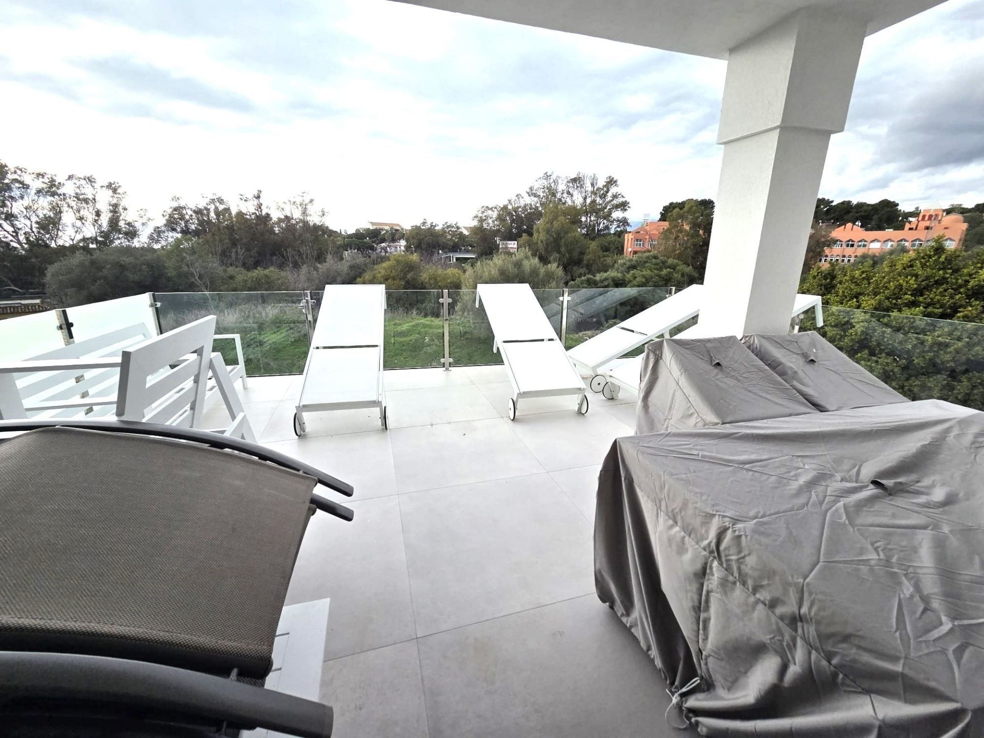 4 Bedroom Villa in Marbella - Photo 8
