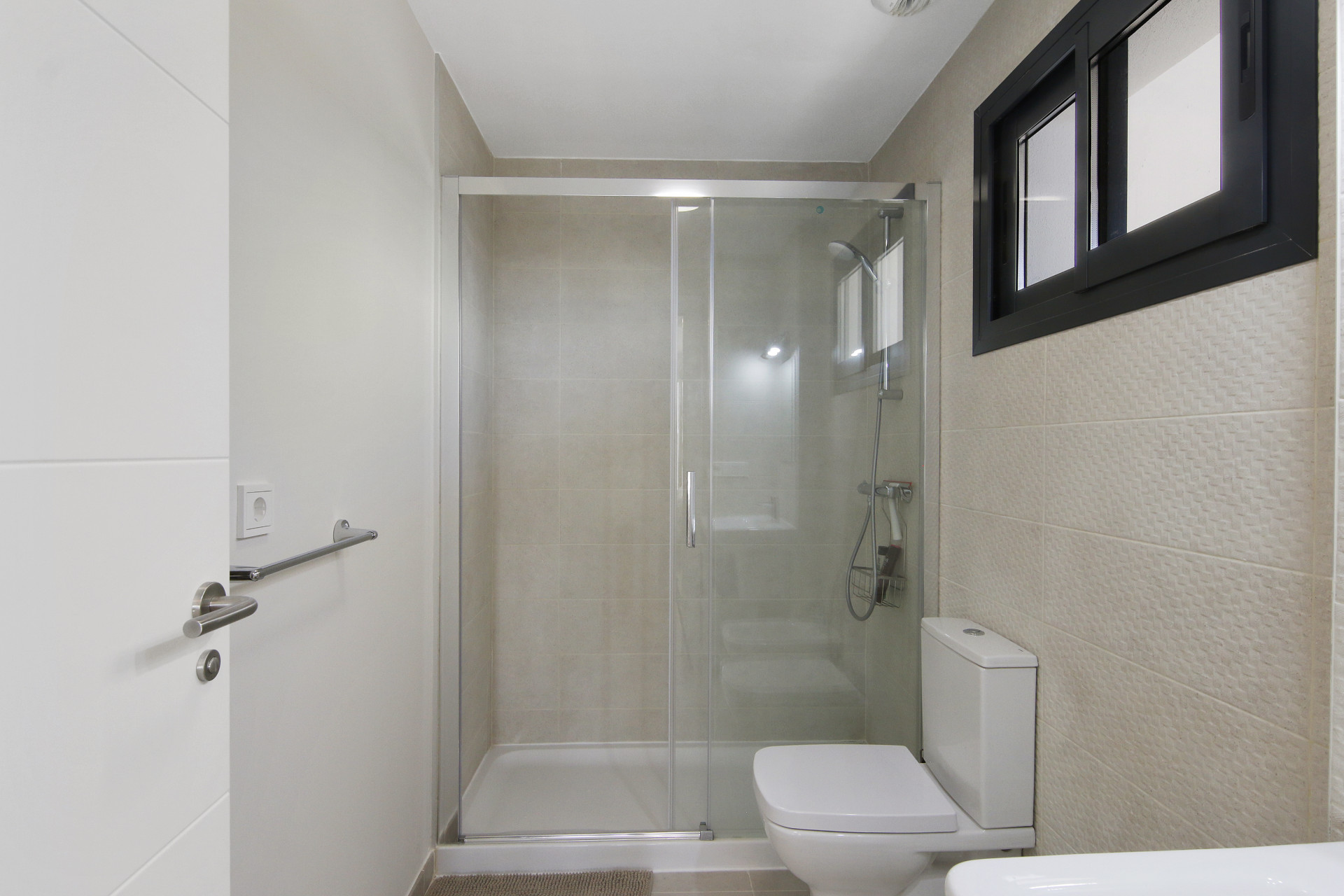 3 Bedroom Apartment in Estepona - Photo 11