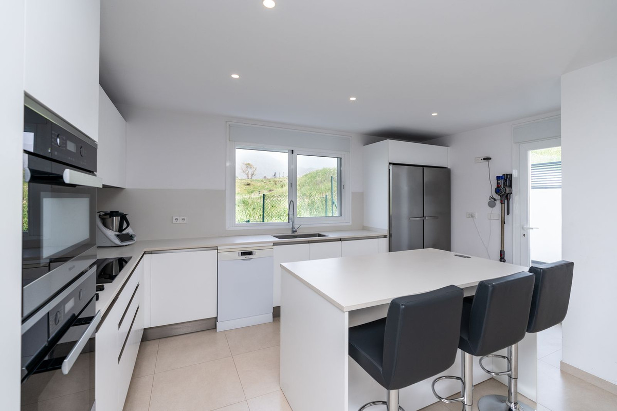3 Bedroom Villa in Estepona - Photo 10
