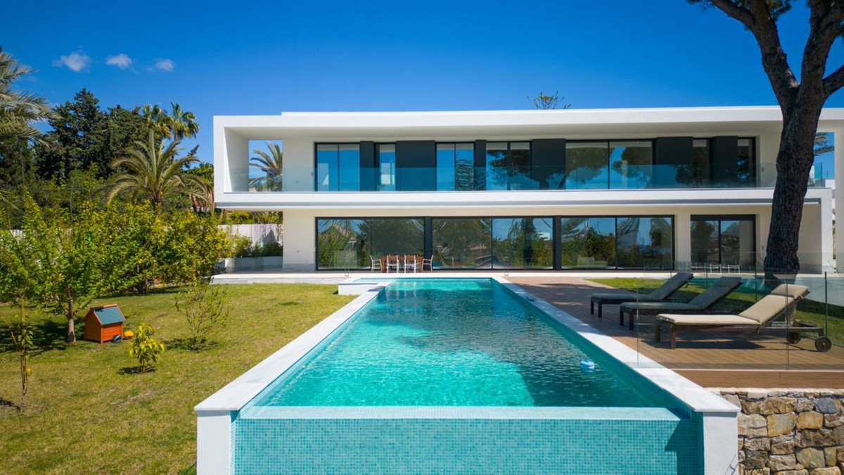6 Bedroom Villa in Marbella - Photo 17