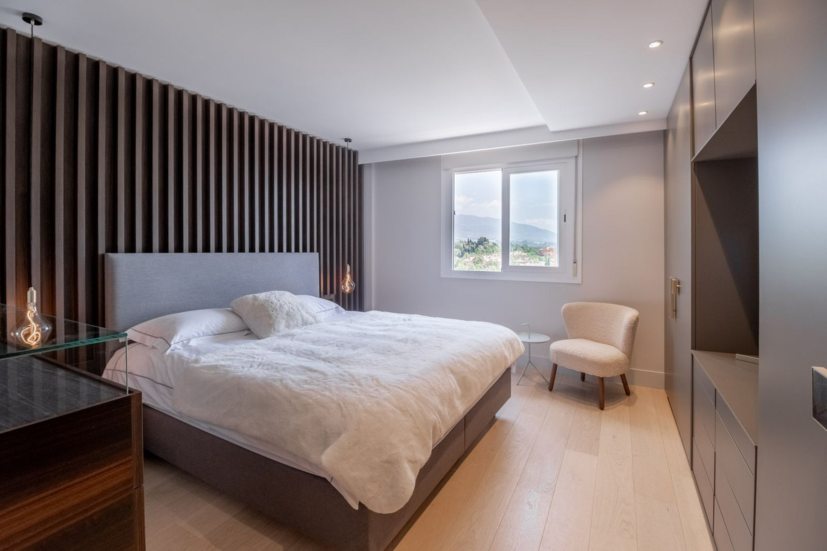2 Bedroom Apartment in Marbella - Photo 17