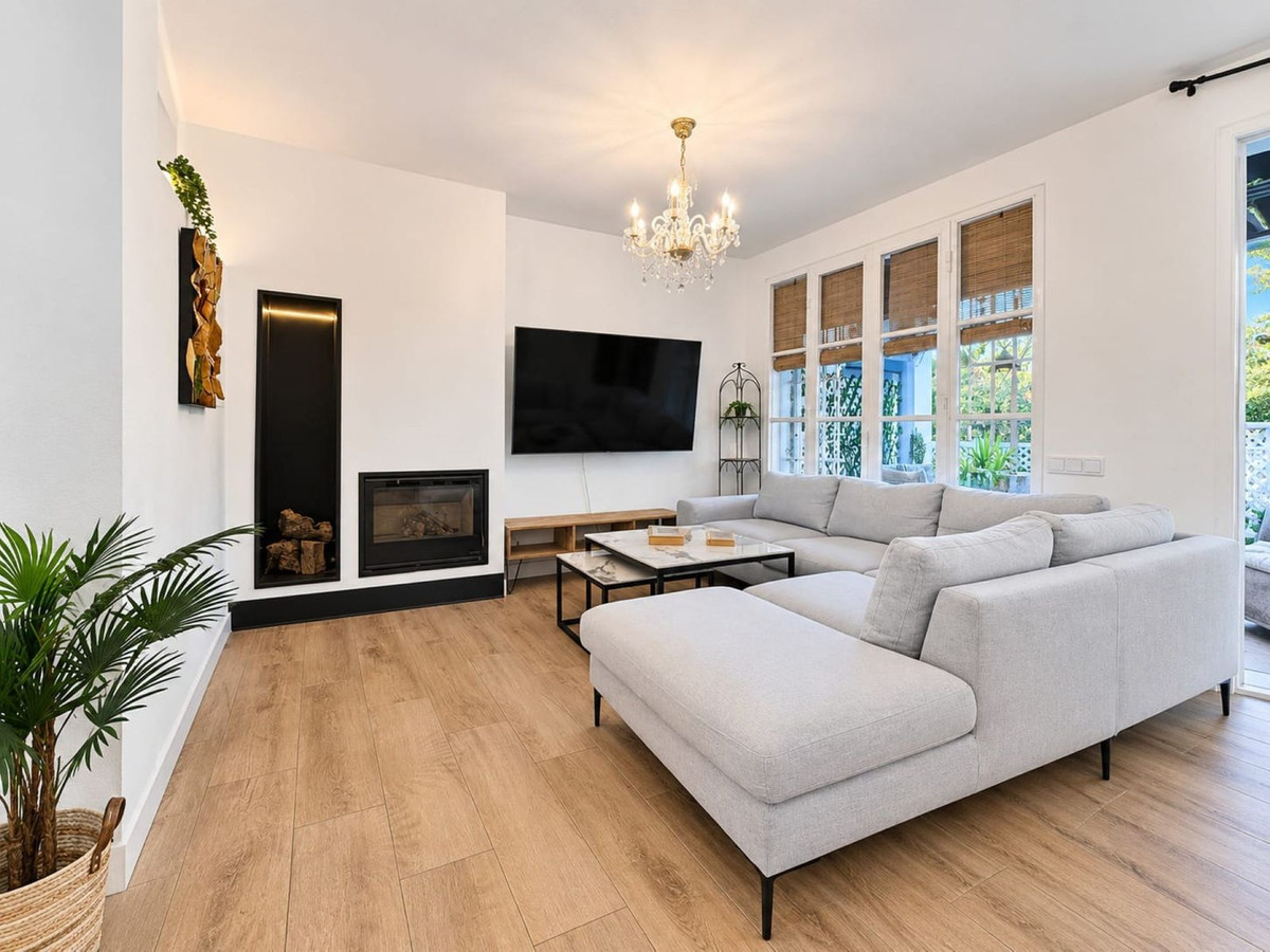 4 Bedroom Townhouse in Marbella - Photo 7
