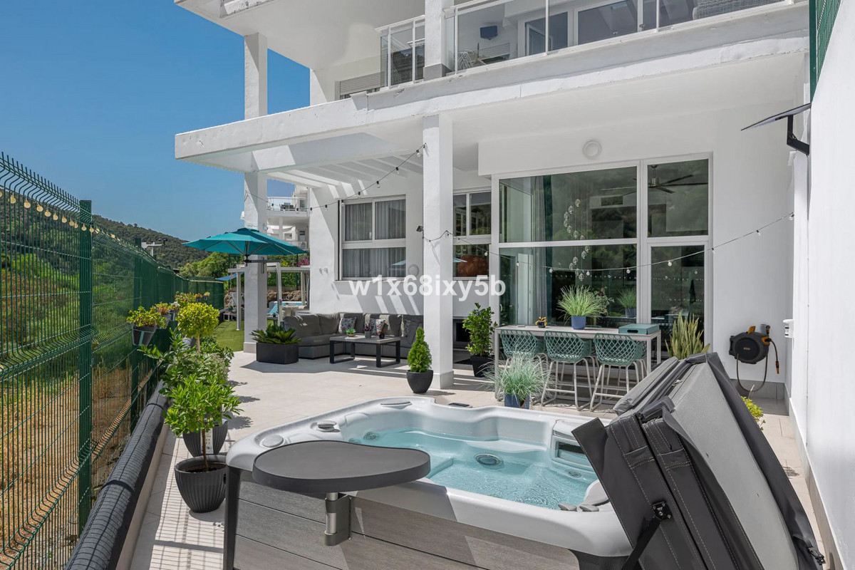 4 Bedroom Apartment in Benahavís - Photo 4
