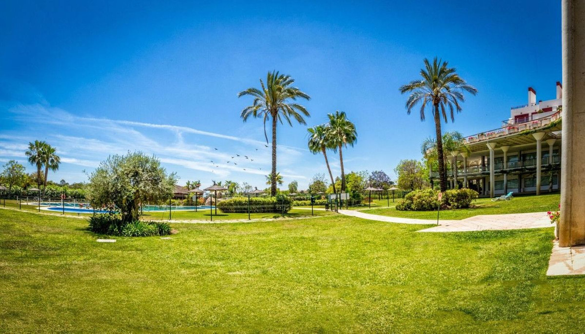 3 Bedroom Penthouse in Estepona - Photo 31