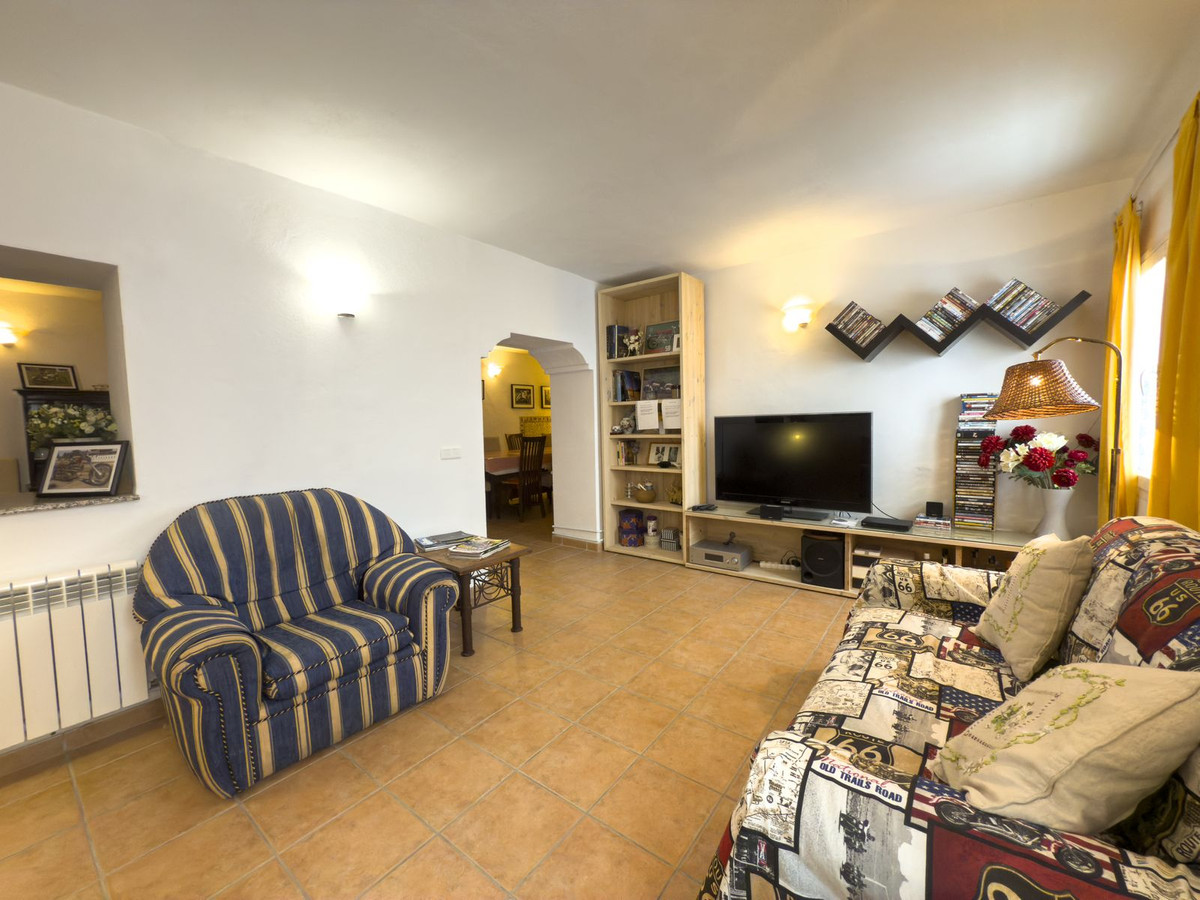 6 Bedroom Townhouse in Tolox - Photo 12