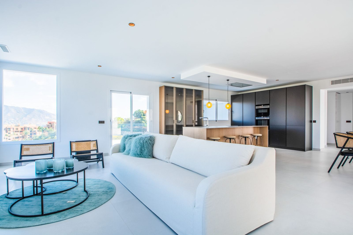 4 Bedroom Villa in Marbella - Photo 9