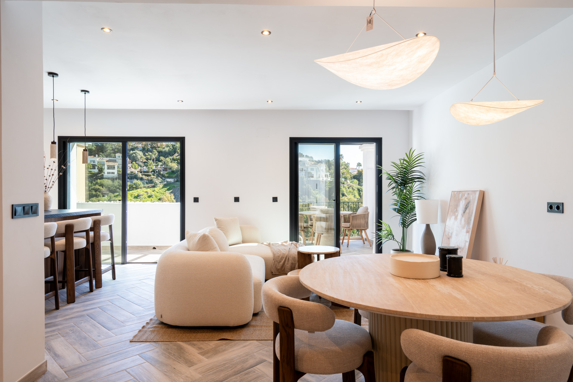 3 Bedroom Penthouse in Benahavís - Photo 3