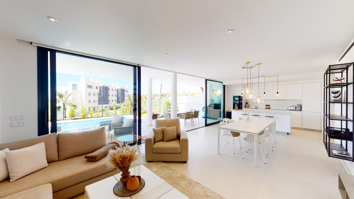 3 Bedroom Apartment in Fuengirola - Photo 7