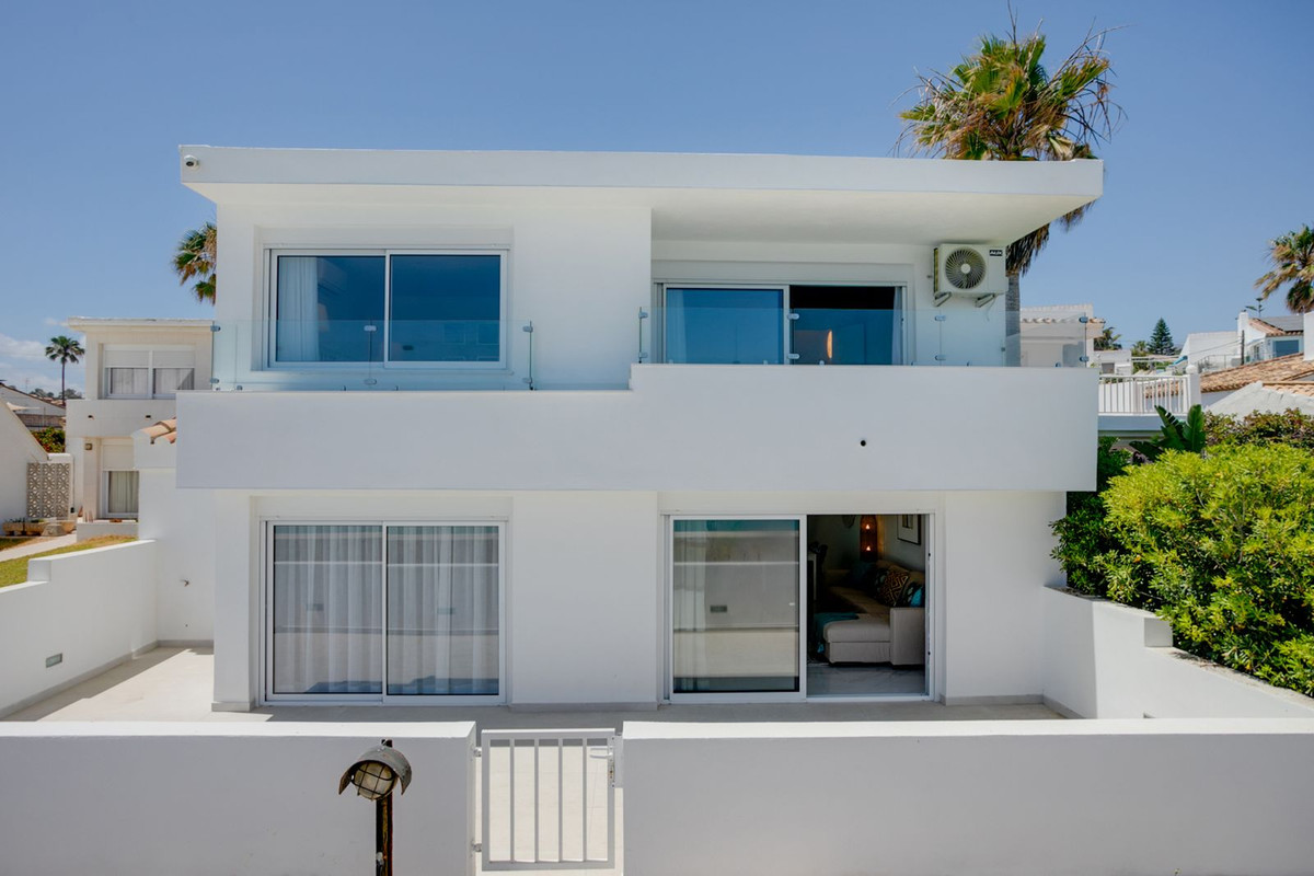 3 Bedroom Villa in Estepona - Photo 2