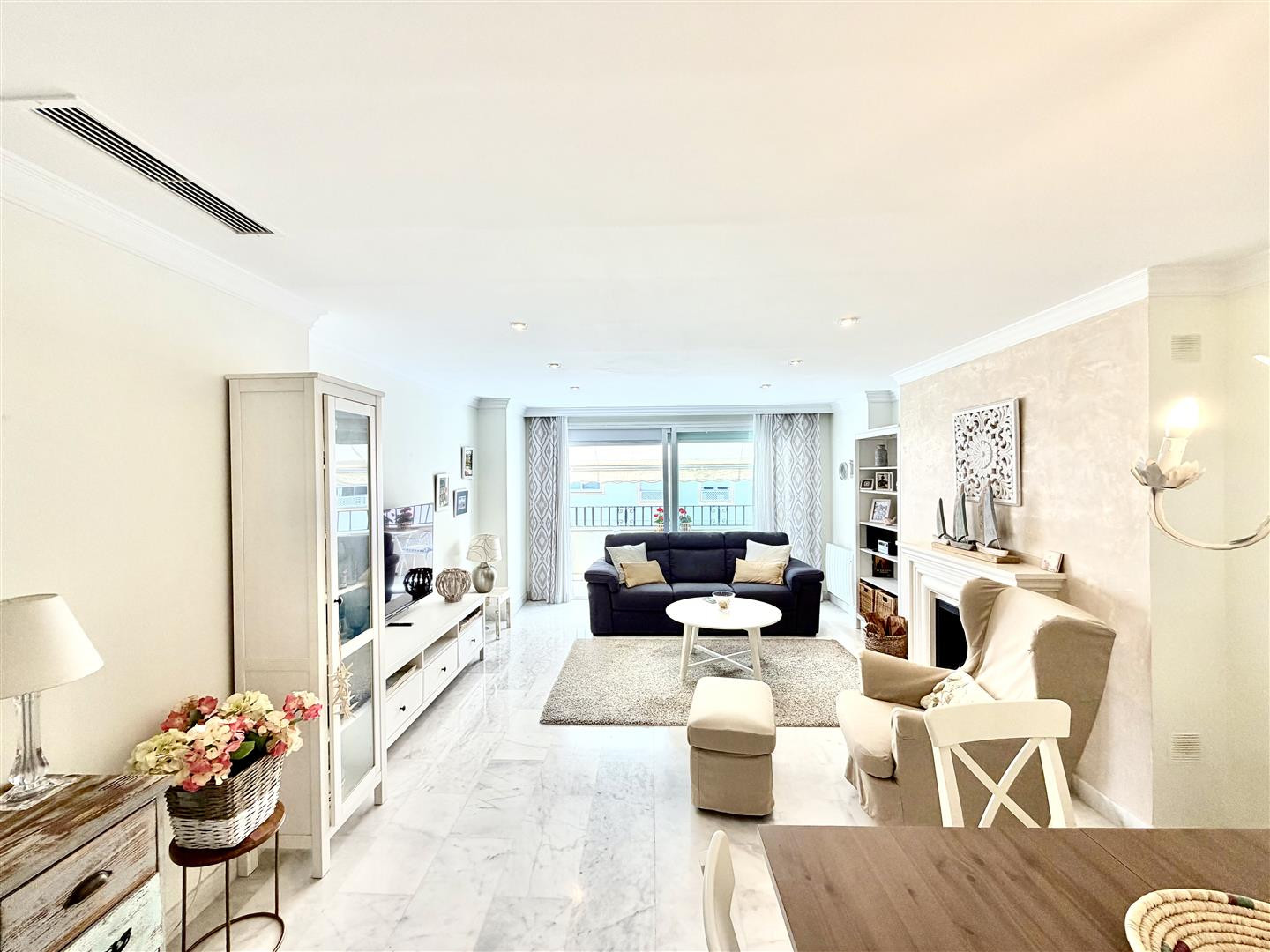 2 Bedroom Apartment in Marbella - Photo 9
