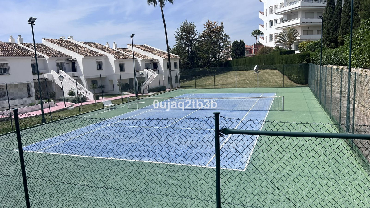2 Bedroom Apartment in Marbella - Photo 21