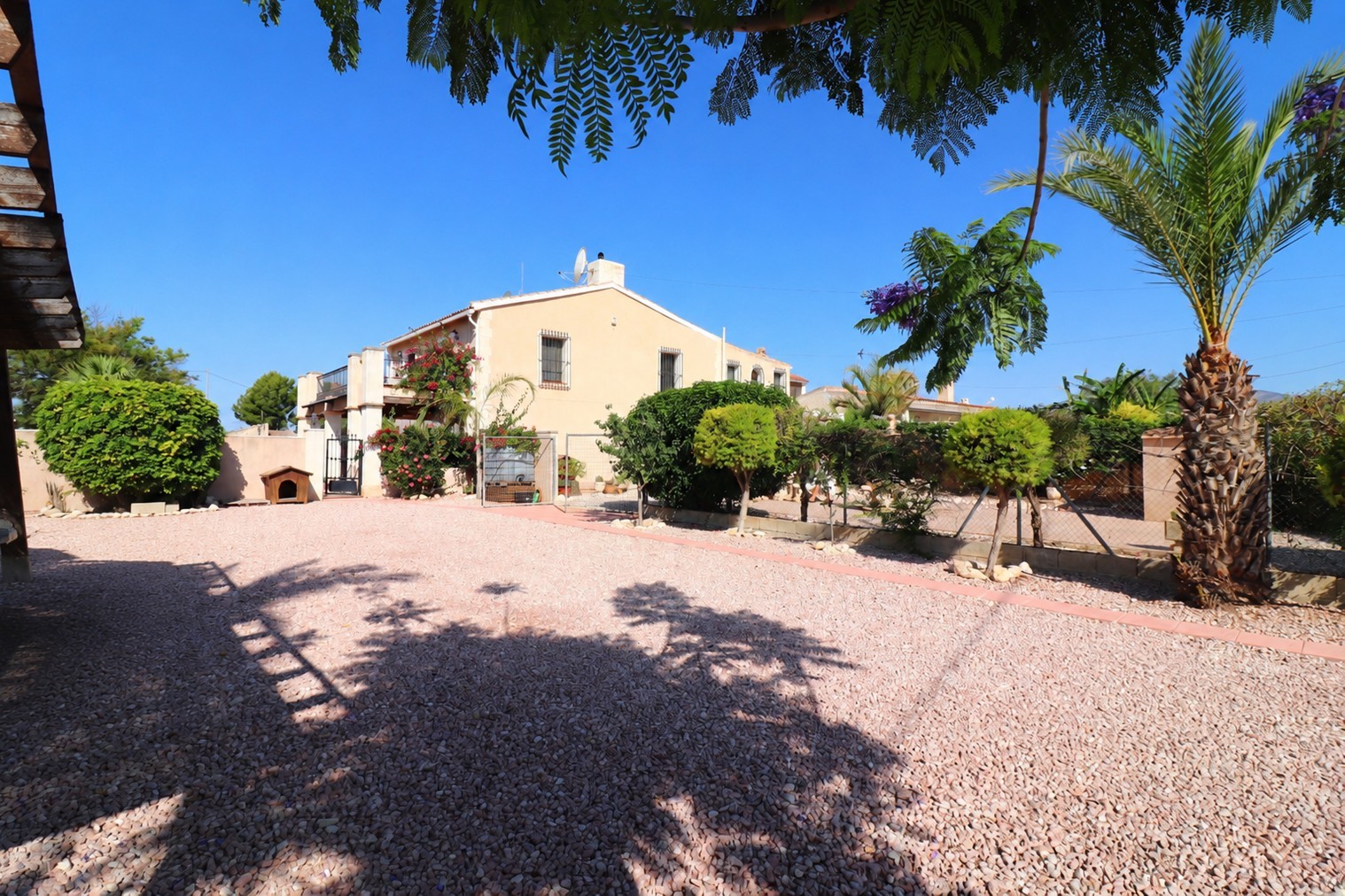 Chalet de 4 dormitorios en Alicante – Foto 1
