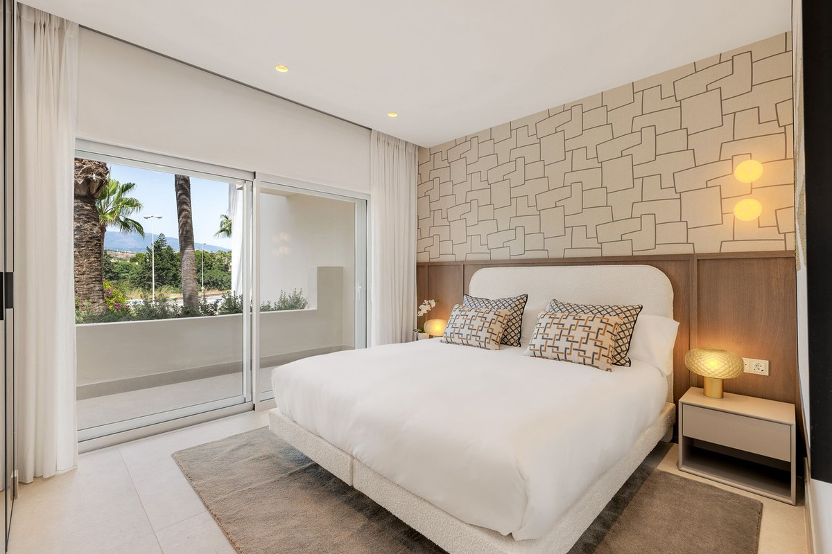 3 Bedroom Apartment in Estepona - Photo 16