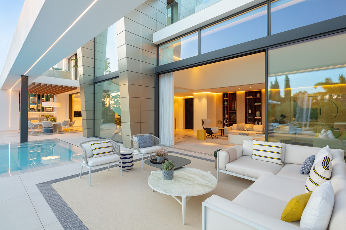 5 Bedroom Villa in Marbella - Photo 7
