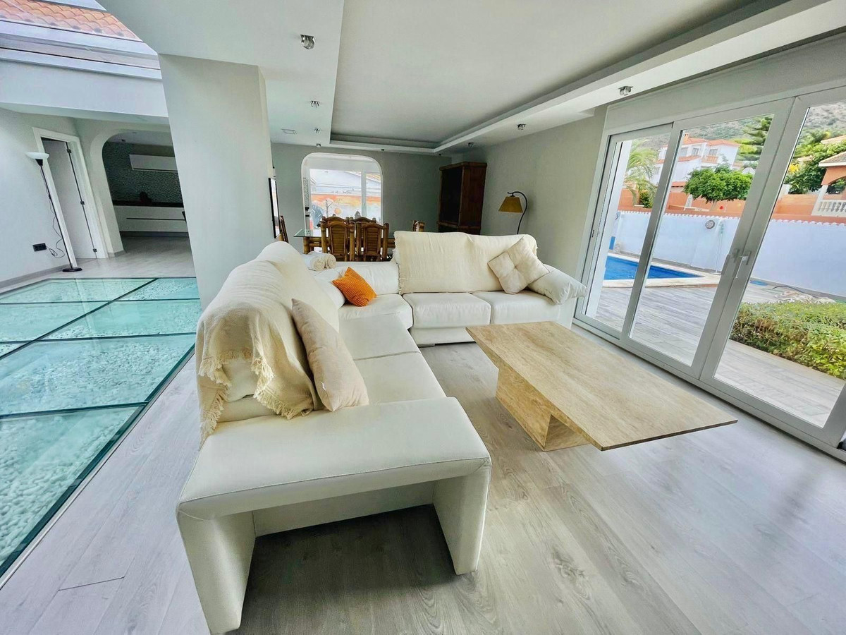 4 Bedroom Villa in Alhaurín de la Torre - Photo 9