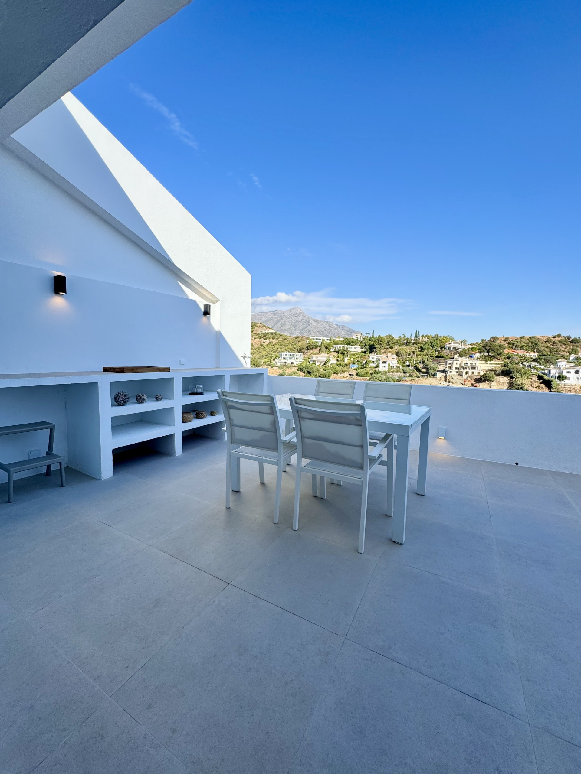 3 Bedroom Penthouse in Benahavís - Photo 26