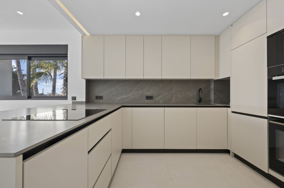 3 Bedroom Penthouse in Estepona - Foto 16