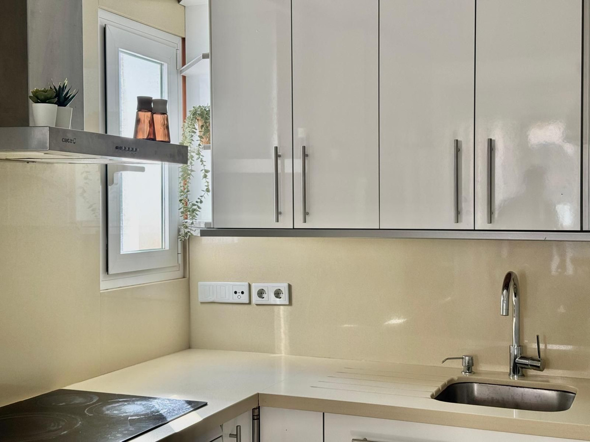 3 Bedroom Apartment in Fuengirola - Photo 11