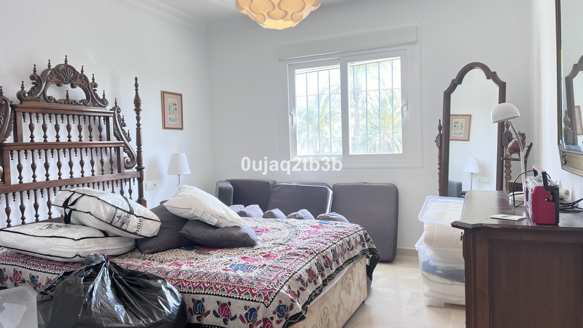 4 Bedroom Apartment in Marbella - Photo 12