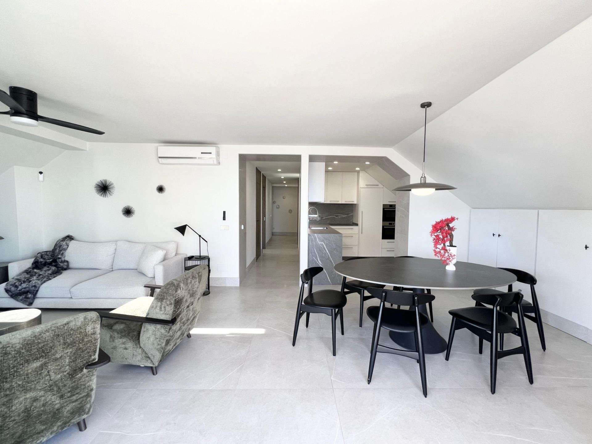 4 Bedroom Penthouse in Fuengirola - Photo 3