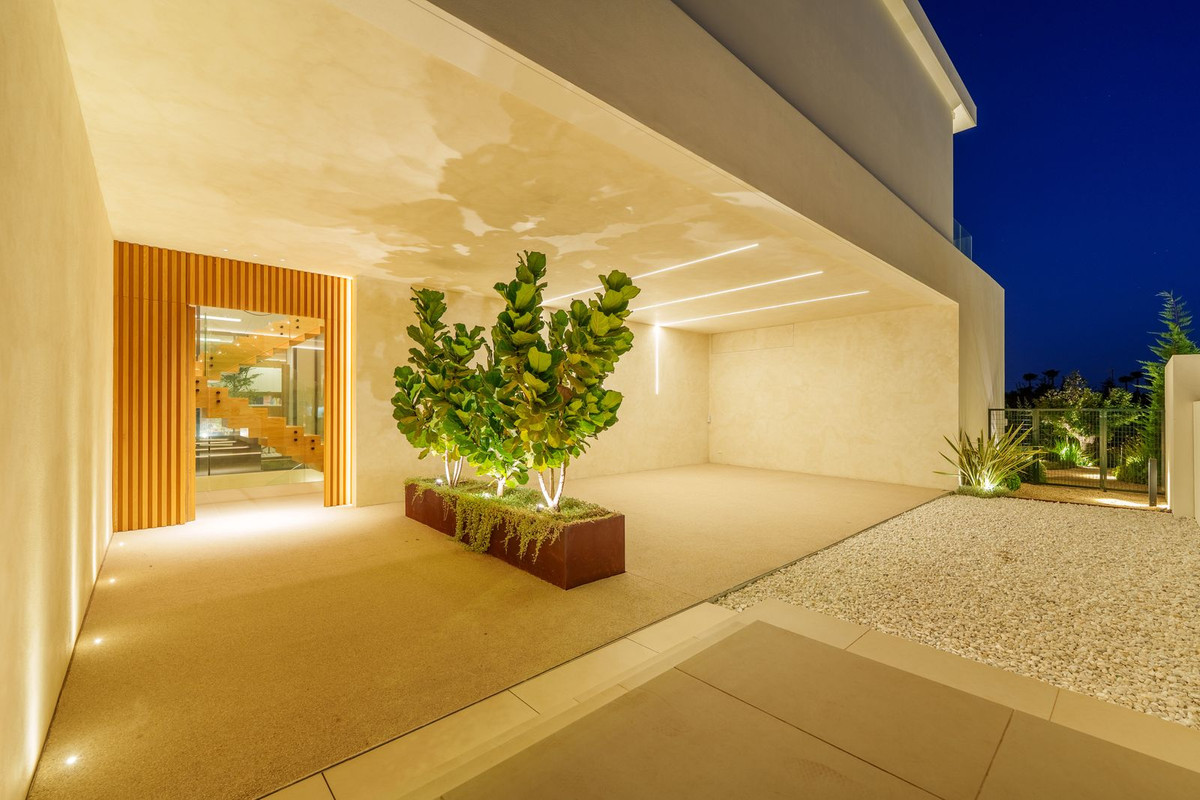 6 Bedroom Villa in San Pedro de Alcántara - Photo 62